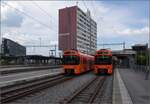 In Worblaufen auf der Worblentalbahn begegnen sich Worbla Be 4/10 09 und Be 4/10 11 auf ihrem Weg von und nach Worb. Juni 2023.