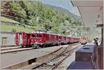 Die RhB Gem 4/4 802 erreicht mit einem Bernina-Zug Poschiavo.