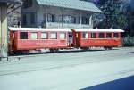 Sernftalbahn: Die beiden Zweiachser B 14 und B 15 in Schwanden, 13.April 1967.