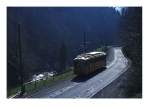 Sernftalbahn, Triebwagen 6 im Aufstieg durchs enge Tal zwischen Schwanden und Wart, 13.April 1967.