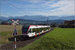 RABe 520 005 'Eschenbach' fährt auf der ungewöhnlich gebauten Seetalbahn die Rampe in den Patenort herunter.