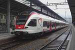 Am ganz verregneten Nachmittag von 22 Juni 2024 steht SBB 521 027  Gilberte de Courgenay  in Olten als S-Bahn nach Basel.