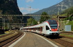 Der RABe 524 109 von TILO (S-Bahn Tessin) durchfährt am 13.09.2016 den Bahnhof Faido auf der Gotthard-Südrampe