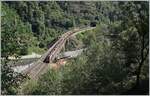 Ein SOB RABe 526 ist als  Treno Gotthardo  Locaro in Richtung Norden unterwegs und fhrt ber die 103 Meter langen Polmengobrcke um kurz darauf in den Polmengokehrtunnel zu fahren. 

4. September 2023