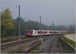 Ein TRAVYS Domino verlässt Le Pont in Richtung Vallorbe.