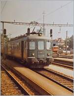 Der SBB RBe 4/4 1461 erreicht mit ein Regionalzug von Zürich HB sein Ziel Aarau. Im Hintergrund ist das WSB Dépôt zu erkennen. 

14. Sept. 1984