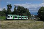 Der LEB RBe 4/8 41 hat die Station Jouxtens-Mézery verlassen und fährt nun durch die bereits ländliche Landschaft des Gros-de-Vaud, im Hintergrund ist die Agglomeratin von Lausanne zu