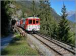 Der BDeh 4/4 N° 5 schiebt den BDt N° 65 bergwärts Richtung Le Châtelard.