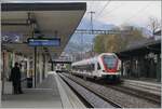 Der SBB RABe 522 205 nach Delle wartet in Grenchen Nord auf seinen Gegenzug, der im Hintergrund schon zu sehen ist.