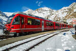 Der RhB ALLEGRA-Zweispannungstriebzug RhB ABe 8/12 3515  Alois Carigiet   mit 4 angehangenen Personenwagen, als RhB Regio nach Tirano hat am 20 Februar 2017 im Bahnhof Alp Gr�m (2.091 m �.
