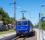   Die WRS Re 421 373-2 (91 85 4421 373-2 CH-WRSCH), ex SBB Re 4/4 II 11373, fhrt am 01.07.2018 mit der 146 520-2 (91 80 6146 520-2 D-WRSCH) der WRS Deutschland GmbH am Haken durch den Bf