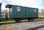 Der schmalspurige zweiachsige Gepckwagen D 170, ex Appenzeller Bahn F 170, der meterspurigen Museumsbahn Alp-Bhnle Amstetten-Oppingen (gehrt zu den Ulmer Eisenbahnfreunde e.V.) abgestellt am