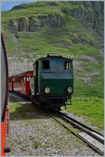 Unser bergwärts fahrender Zug BRB kreuzt in Oberstaffel die beiden talwärts fahrenden Züge mit den Loks H 2/3 N° 15 (Ölgefeuert) und H 2/3 N° 6 (Kohlegefeuert).