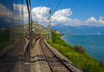   Mit dem IR, gezogen von einer Re 460, geht von Lausanne wieder zurück nach Vevey, hier am 26.05.2012 bei St Saphorin.