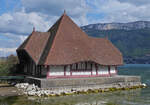 Dieses Gebäude ist mir während eines Spazierganges am Ufer des Sees von Annecy aufgefallen.