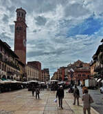 venetien/885690/auf-dem-piazza-erbe-in-verona Auf dem Piazza Erbe in Verona, findet des Öfteren in der Woche ein Markt statt. 05.2025 