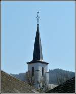 Blick auf den Kirchturm von Kautenbach.