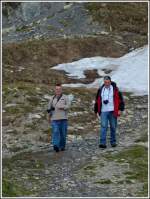 Diverses/200331/-steigen-die-maenner-leichtfuessig-wie ... steigen die Männer, leichtfüssig wie Bergziegen, vom Gipfel der Rochers de Naye herunter. 26.05.2012 (Jeanny)