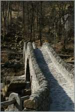 Ein Klassiker aus einem anderen Blickwinkel: die Ponte dei Salti bei Lavertezzo.