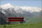 Bank mit Aussicht: Blick von N�tschen ins Urserental. 23.05.2008 (Matthias)