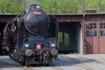 Frisch renoviert steht 464.102 'Usata' (Uhu) am 11 Mai 2024 ins Eisenbahnmuseum in Luzna u Rakovnika.