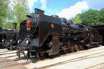 Am 11 Juni 2022 steht 534 0323  Kremák  (Krematorium) ins Eisenbahnmuseum von Luzna u Rakovnika, das, 1997 gegründet, in 2022 das 25.Jahreesjubiläum feiert mit ein Glanzauftritt von