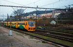 Wir überholen zwei gekuppelte Regionova (814 111/ 914 111 und 914 125/814 125) der České dráhy (ČD) am 24.11.2022 bei Praha-Smichov.