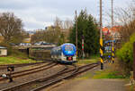 Der ČD „RegioShark“  844 005-9 (CZ-ČD 95 54 5 844 005-9), ein Dieseltriebzug vom Typ PESA LINK II, erreicht am 18.04.2023 als Os 17113 von Johanngeorgenstadt (Sachsen) kommend