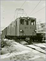 An einem Januartag des Jahres 1986 stand die RhB Ge 4/4 181 der Blonay Chamby Bahn in Blonay.