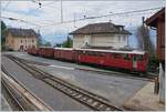 In Chamby ist der Blonay-Chamby RhB ABe 4/4 35 und die Güterwagen MOB X 21, CEV GK 37 und der GFM L 702 abgestellt.