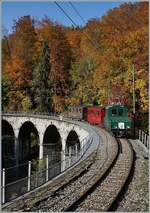 Die +GF+ Ge 4/4 75 (1913) ist bei Vers-Chez-Robert mit einem Reisezug auf dem Weg nach Chamby.